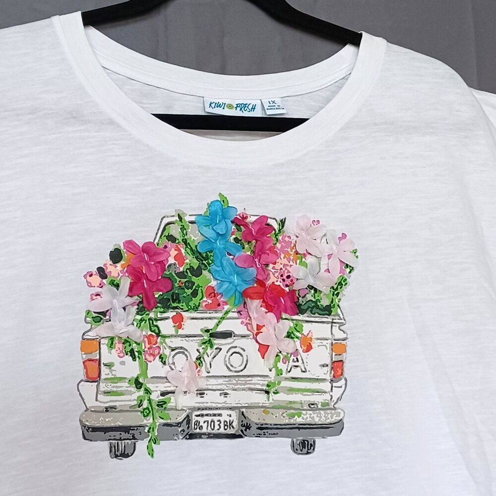Kiwi Fresh Women's Plus 1X White Vintage Flower Truck Graphic Shirt Short Sleeve - Picture 3 of 8